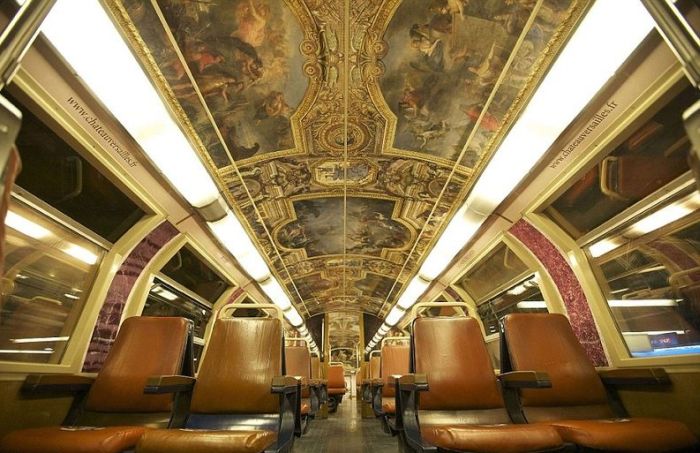 The Interior of Paris - Versailles Train  (14 pics)