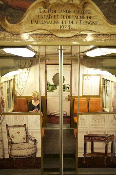 The Interior of Paris - Versailles Train  (14 pics)