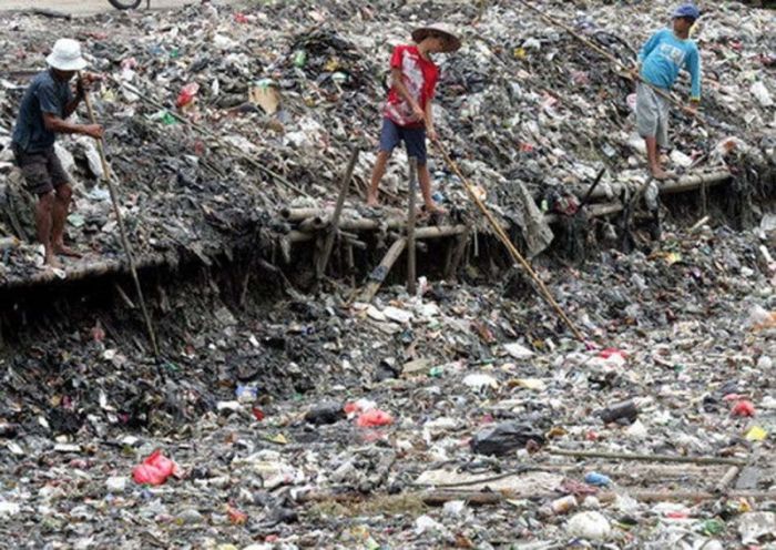 Citarum River in Indonesia (8 pics)