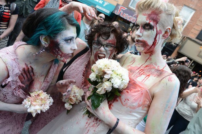 The Zombie Apocalypse Across America (59 pics)