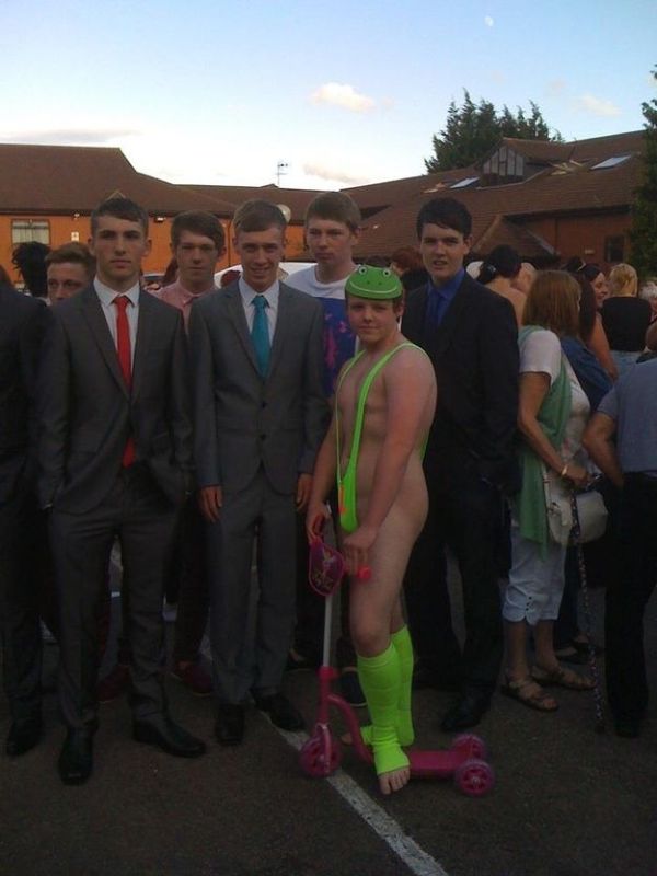 Borat Mankini Prom Suit (4 pics)