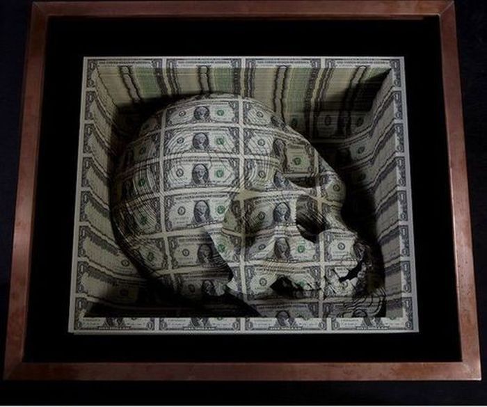 Sculpture Made with Dollar Bills (6 pics)