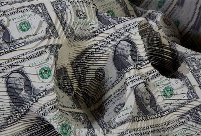 Sculpture Made with Dollar Bills (6 pics)