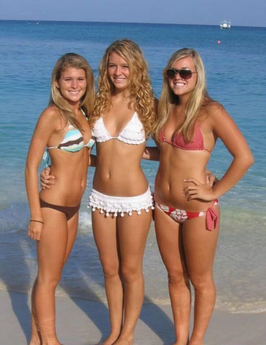 Bikini Girls (79 pics)