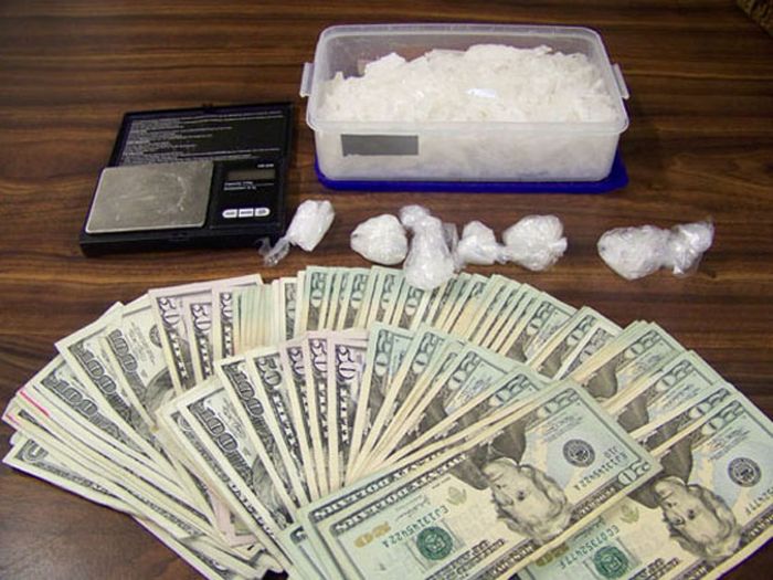 Ceased Guns, Drugs, and Money (33 pics)