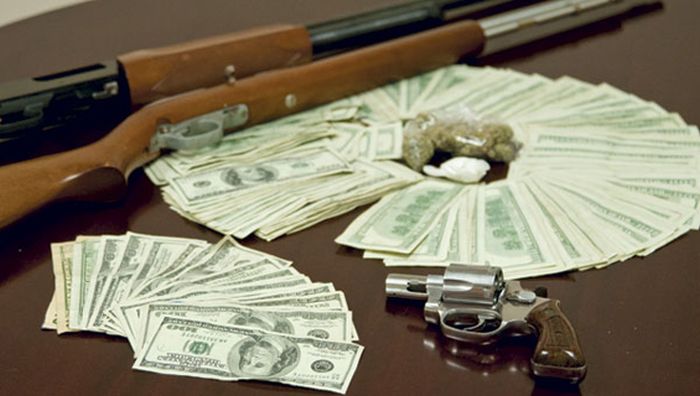 Ceased Guns, Drugs, and Money (33 pics)