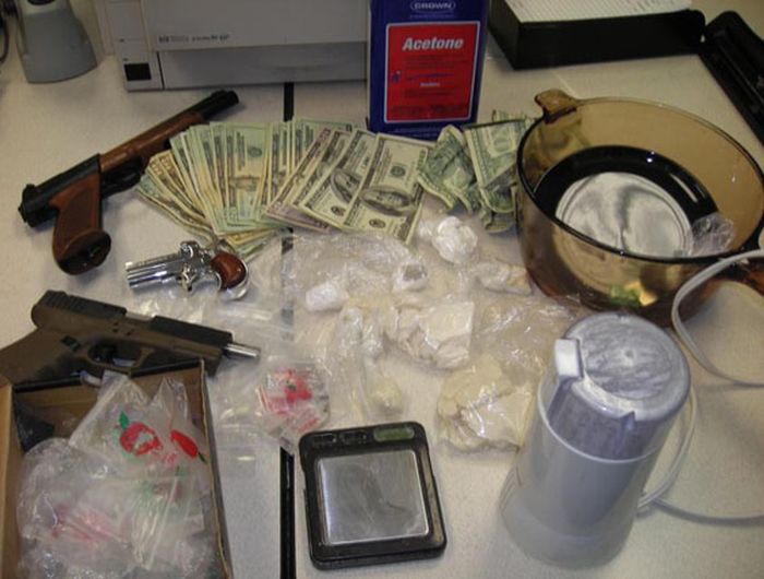 Ceased Guns, Drugs, and Money (33 pics)