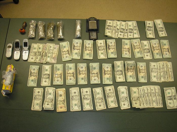 Ceased Guns, Drugs, and Money (33 pics)