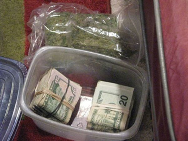 Ceased Guns, Drugs, and Money (33 pics)