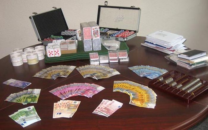 Ceased Guns, Drugs, and Money (33 pics)