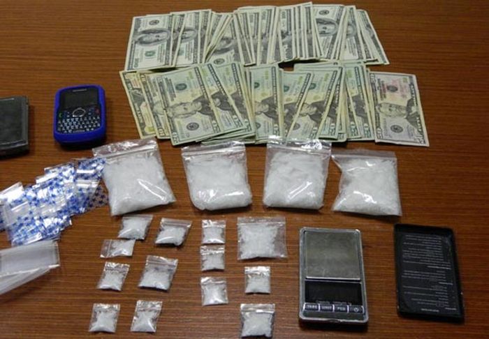 Ceased Guns, Drugs, and Money (33 pics)