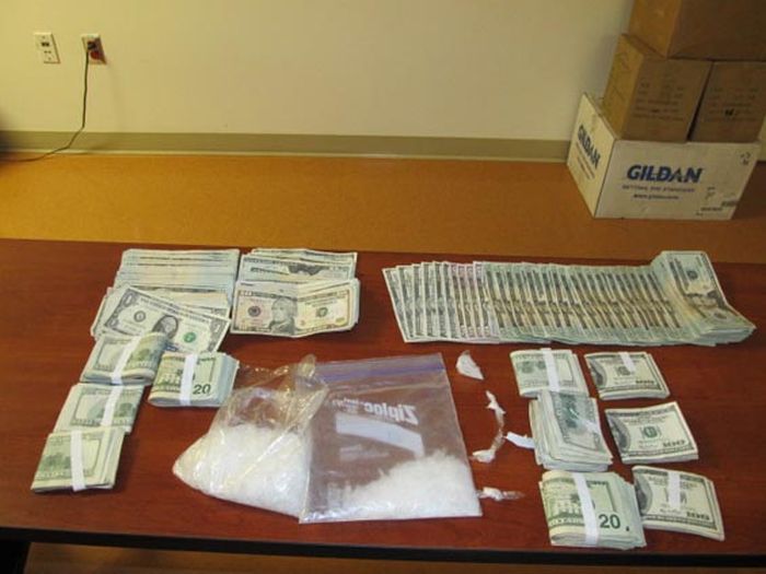 Ceased Guns, Drugs, and Money (33 pics)