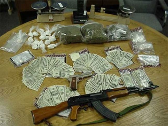 Ceased Guns, Drugs, and Money (33 pics)