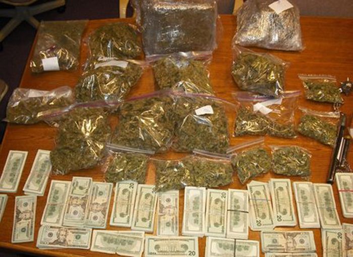 Ceased Guns, Drugs, and Money (33 pics)