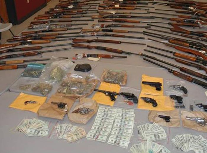 Ceased Guns, Drugs, and Money (33 pics)