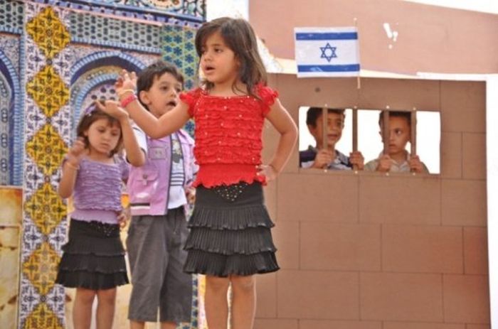 Kindergarten Graduation In Gaza (7 pics)
