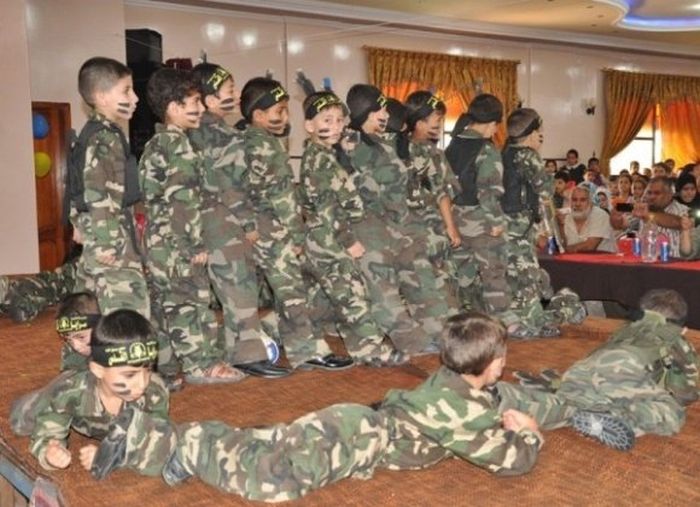 Kindergarten Graduation In Gaza (7 pics)