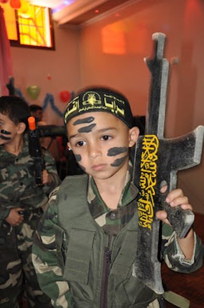 Kindergarten Graduation In Gaza (7 pics)