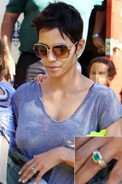 Rings of Celebrities (45 pics) Rings of Celebrities (45 pics)