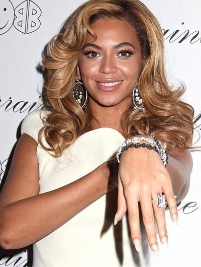 Rings of Celebrities (45 pics)