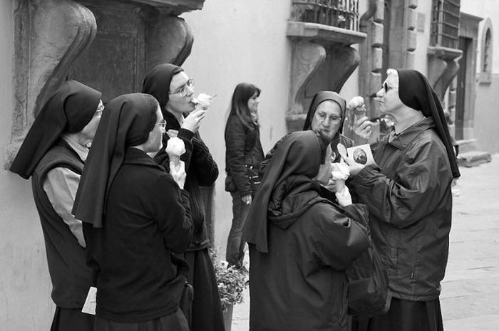 Nuns Have Fun (65 pics)