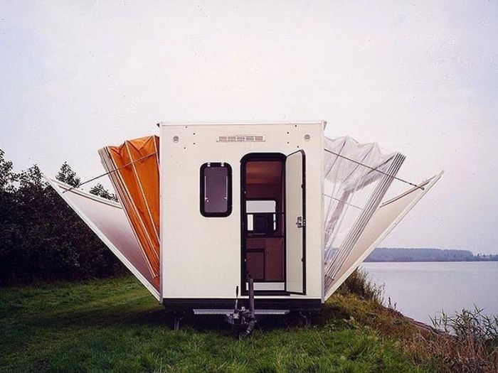 Awesome House on Wheels (5 pics)