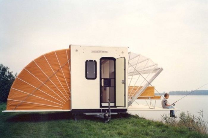 Awesome House on Wheels (5 pics)