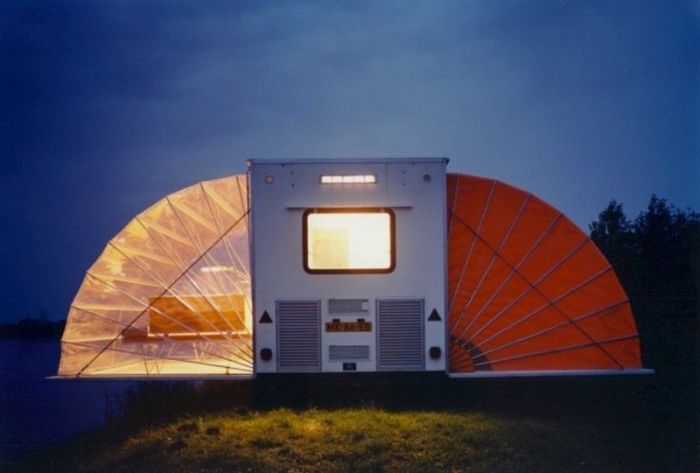 Awesome House on Wheels (5 pics)