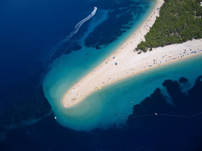 Zlatni Rat - Beautiful Beach in Croatia (6 pics)