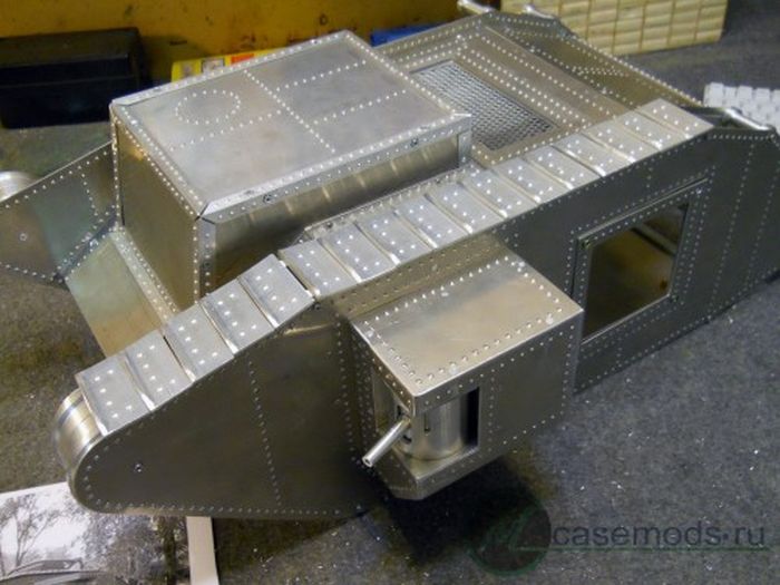 Tank PC Modding (111 pics)
