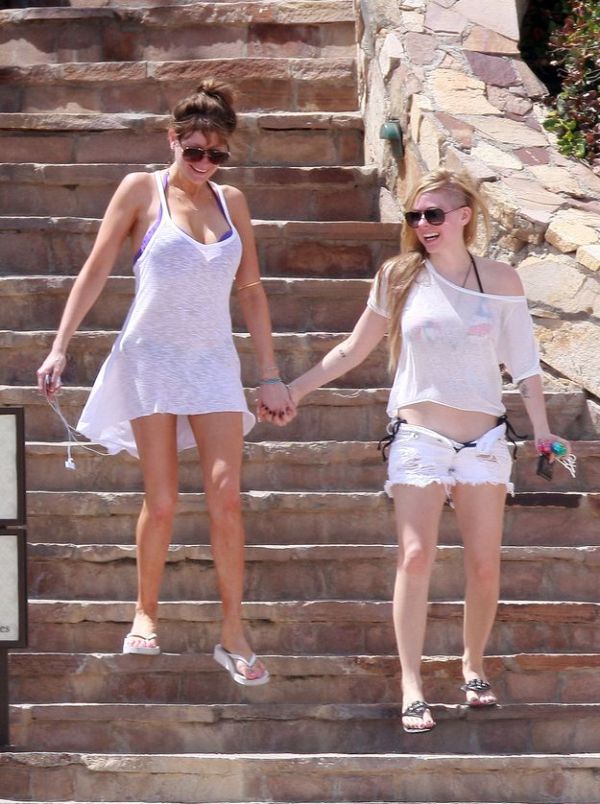 Avril Lavigne and Her Girlfriend (10 pics)