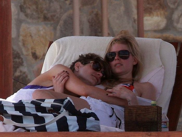 Avril Lavigne and Her Girlfriend (10 pics)