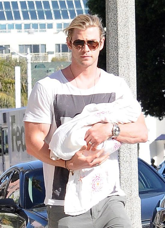 Chris Hemsworth with His Baby In His Arms (16 pics)