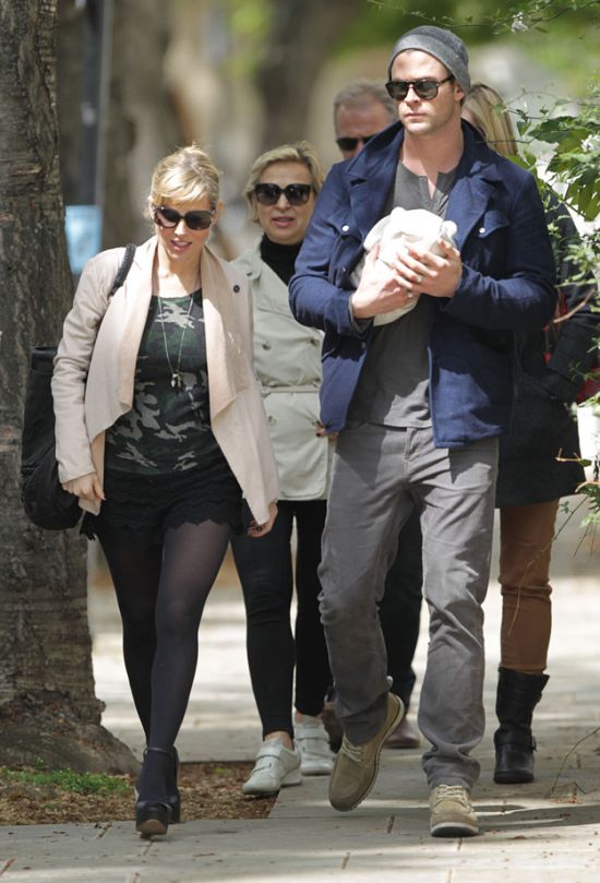Chris Hemsworth with His Baby In His Arms (16 pics)