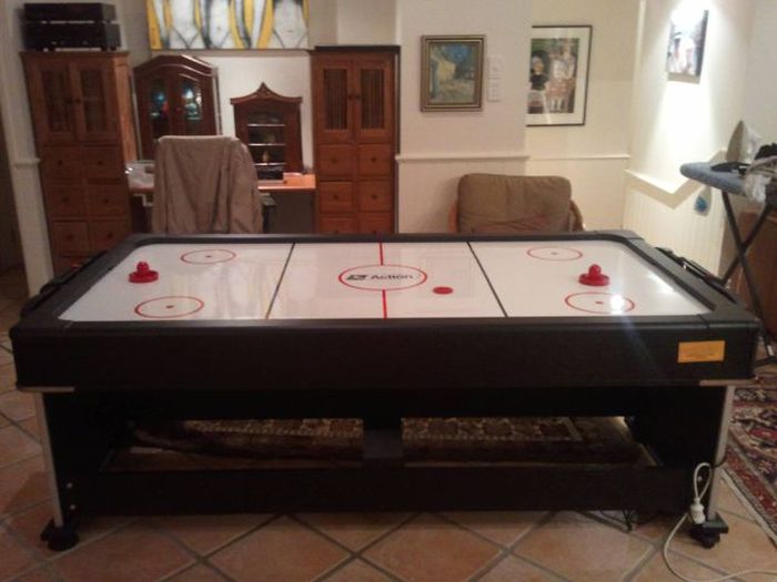 Pool Table with a Secret (4 pics)