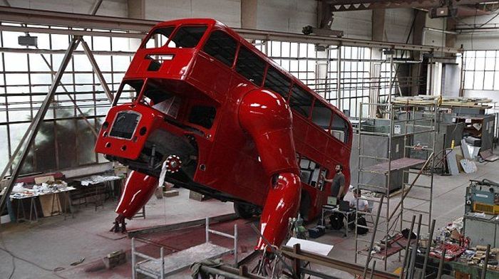 Double Decker Bus Artwork by David Cerny (11 pics)