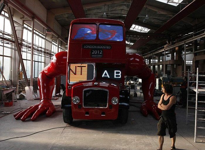 Double Decker Bus Artwork by David Cerny (11 pics)