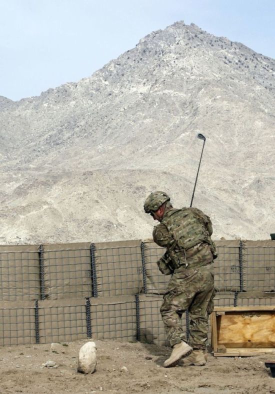 Playing Golf in Afghanistan (14 pics)