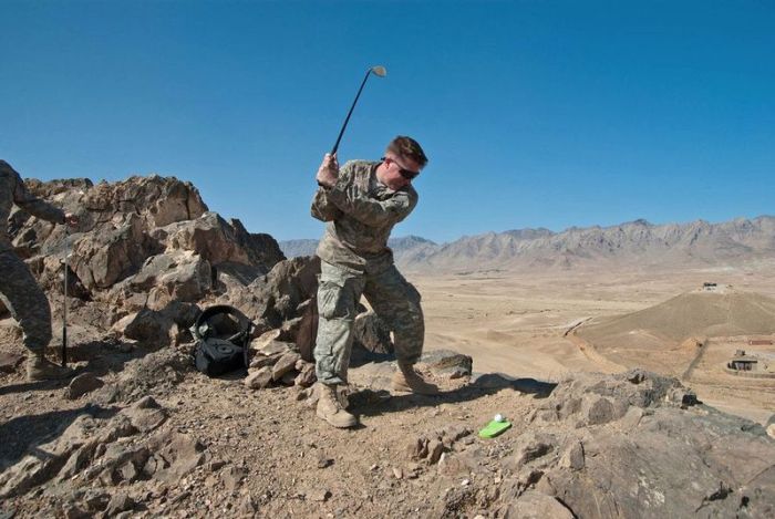 Playing Golf in Afghanistan (14 pics)