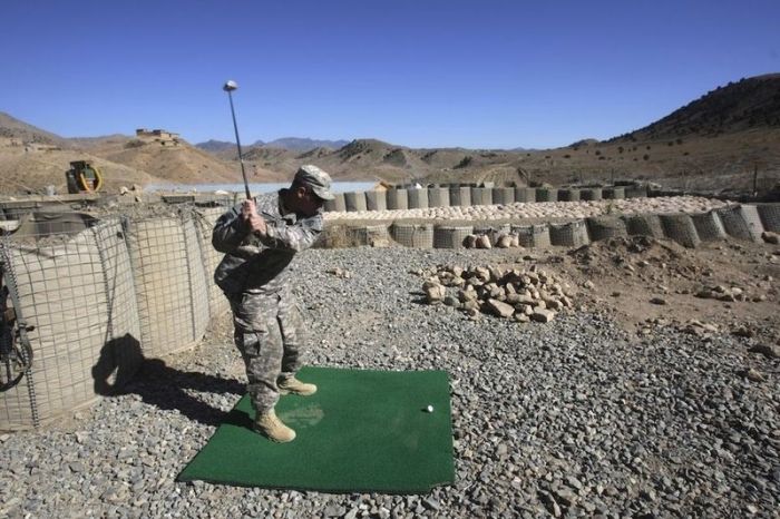 Playing Golf in Afghanistan (14 pics)