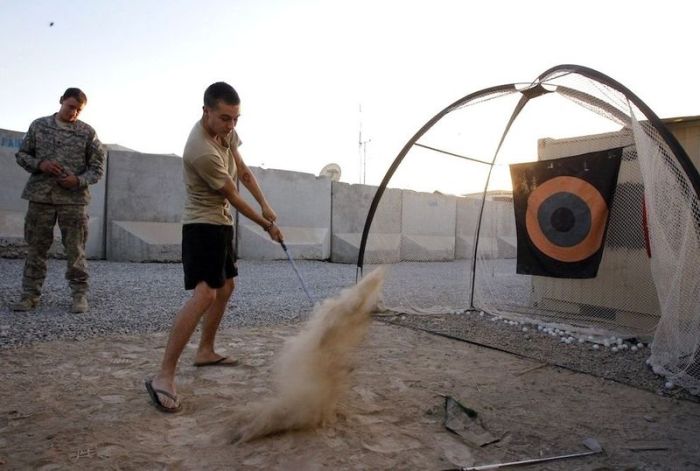 Playing Golf in Afghanistan (14 pics)