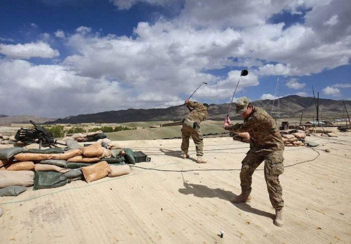 Playing Golf in Afghanistan (14 pics)