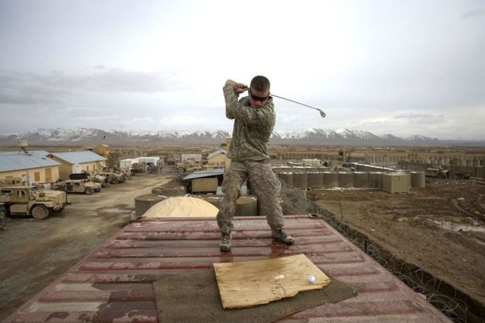 Playing Golf in Afghanistan (14 pics)