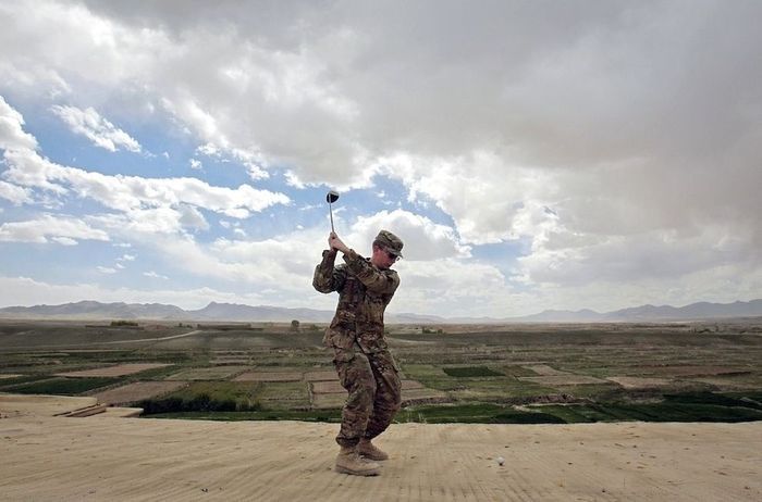 Playing Golf in Afghanistan (14 pics)