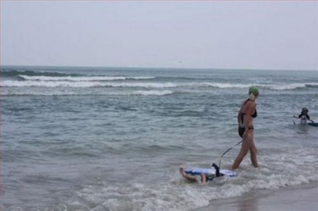 Awkward and Funny Beach Moments (42 pics)