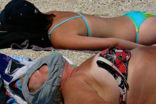 Awkward and Funny Beach Moments (42 pics)