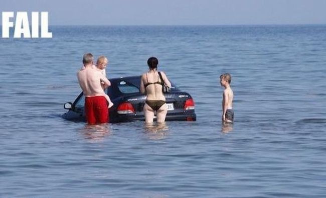 Awkward and Funny Beach Moments (42 pics)