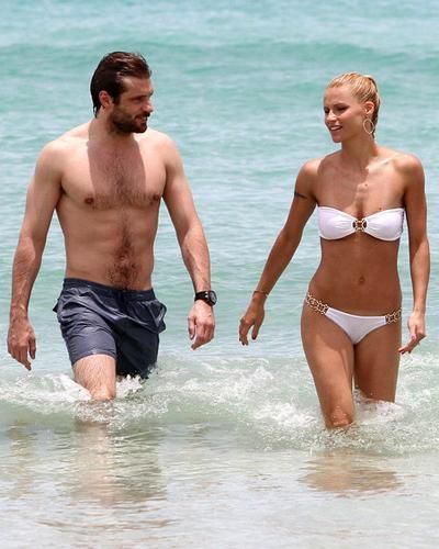 Famous Girls in White Bikinis (41 pics) Famous Girls in White Bikinis (41 pics)