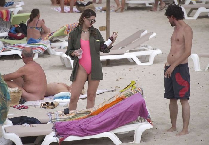 Mischa Barton in Pink Swimsuit (18 pics)