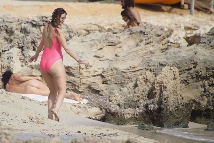 Mischa Barton in Pink Swimsuit (18 pics)